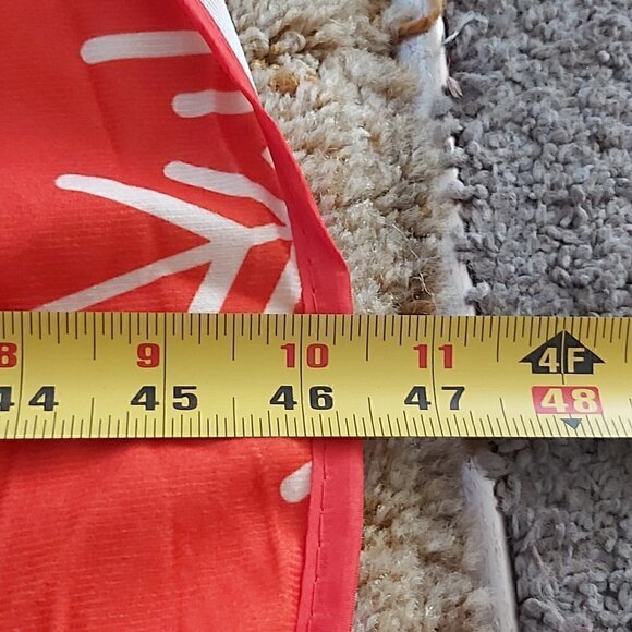 NWOT Large Red Christmas Tree Skirt With White Snowflakes - Size 46.5 Inches - Picture 2 of 2